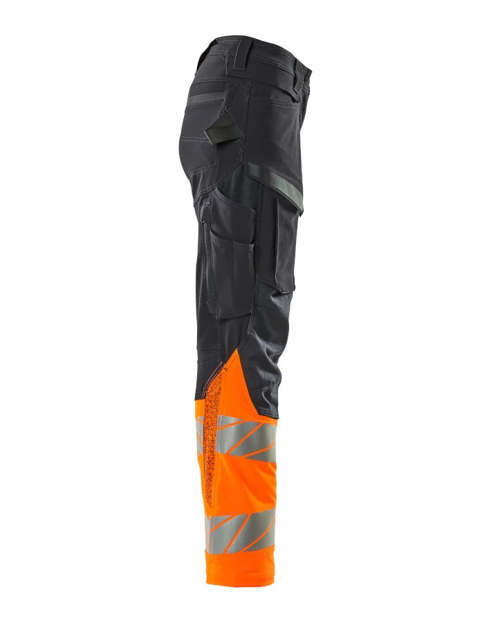 Trousers with kneepad pockets Trousers with kneepad pockets