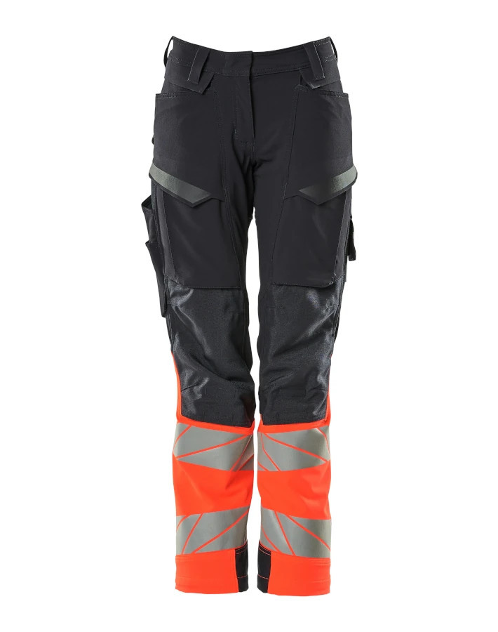 Trousers with kneepad pockets