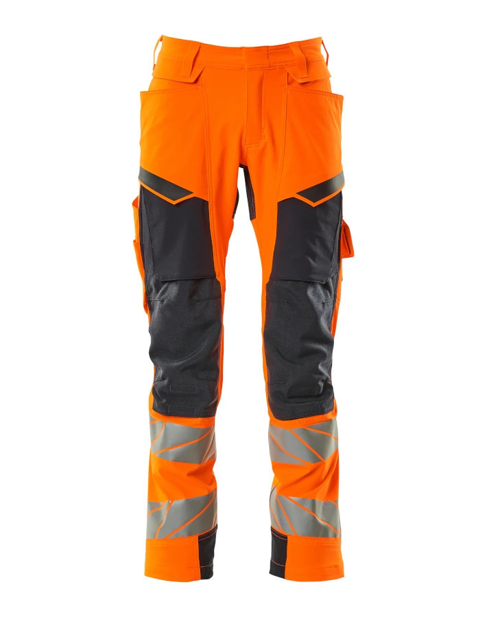 Trousers with kneepad pockets