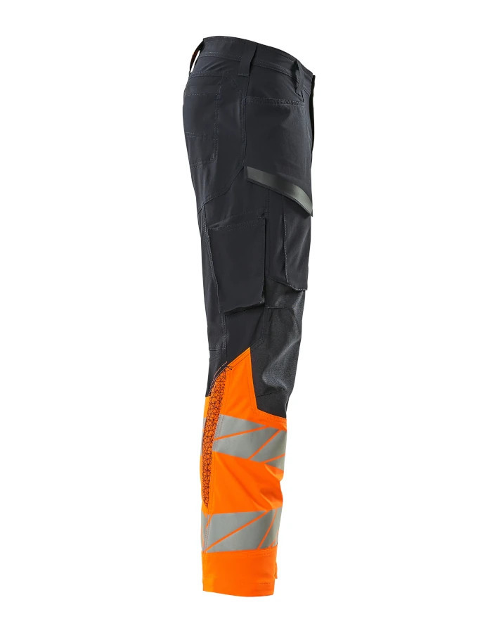 Trousers with thigh pockets Trousers with thigh pockets