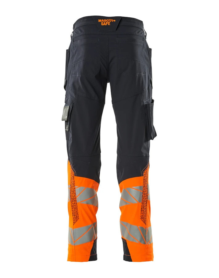 Trousers with thigh pockets Trousers with thigh pockets