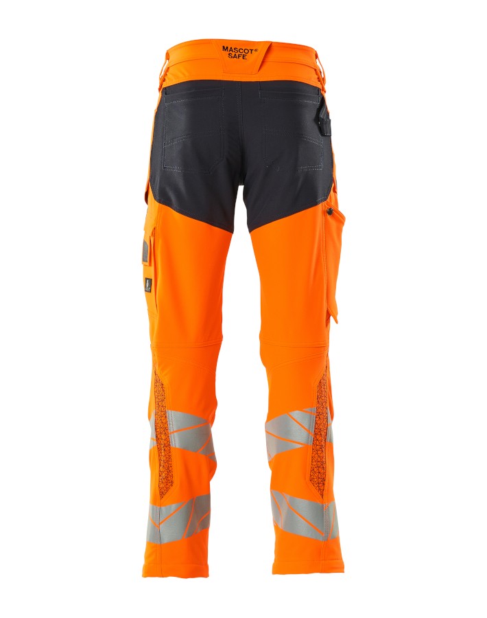 Trousers with kneepad pockets